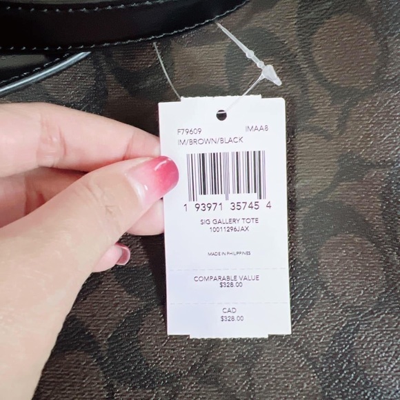 NWT - Only 1 Left- COACH Gallery Tote In Signature Canvas -Beautiful and Useful - Picture 11 of 16
